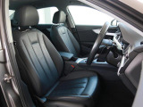 Audi車はどの車種も全てレザーハンドルです。そこにはAudiのこだわりがあり質感の高いレザーでしっかりと手に馴染み、高級感を演出します。
