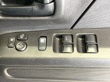 【電動格納ミラー】サイドミラーは電動格納式となっており、狭い駐車場でもキズがつくリスクを抑えられます。