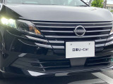 最新式はLEDヘッドランプですね。瞬時に明るい光が夜間の運転をグッと楽にしてくれますよ。