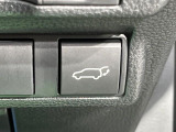【パワーバックドア】スマートキーや運転席のボタンを押すだけでリアゲートが自動で開閉します!荷物を持っている時や、高い位置にあるバックドアを閉める際に便利な機能です♪