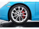 19インチのボクスターSホイールをオプションで選択されている車両でございます。