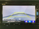 【バックカメラ】運転が苦手な方も車庫入れラクラクです!ギアをリバースに入れれば自動的に切り換わりますので、面倒な操作は不要です♪狭い駐車場もお車を傷つけず安心ですね!