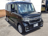 自社整備工場で点検整備をおこなってからお渡ししています。車検が残っている場合は『12ヶ月点検整備』を、車検整備付きの場合は『車検整備』をおこないます。整備費用は車両本体価格に含まれています。