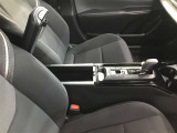 コンソールボックスや、収納スペースが多彩なお車です