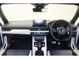 操作性に優れた運転席となります!小物入れや各ボタンの配置にこだわり、使いやすいです!座り心地もよく視認性も良好なのでロングドライブもお任せ下さい!