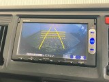 【バックカメラ】リバースにするだけで映ります、後方の安全確認や、狭い駐車場での車庫入れ、雨の日や夜間など視界の悪い時に便利です!安全にバックする為には欠かせない装備です。