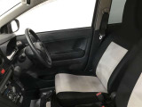 高いホールド性で運転姿勢が安定します。長距離ドライブでも疲れにくいのが魅力です。快適なドライビングライフをお送りください♪
