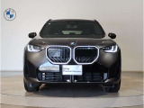 【BMWの伝統】BMWの特徴的な&ldquo;キドニーグリル&rdquo;は、80年以上続く伝統の形でございます。変わらないこだわりのデザインが、プレミアムブランド&ldquo;BMW&rdquo;を創り出します。