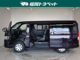 スライドドアは両側手動式です。