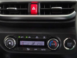 車内を快適に、オートエアコンを装備しています。