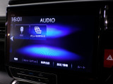 CD、DVD、Bluetooth、AM、FM、AUX、スマートフォン接続ができます。