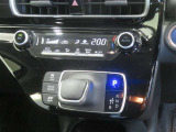 オートエアコン機能で、車内を自動的に、設定した温度に保ってくれます。