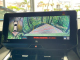 【マルチテレインモニター】車のフロントやサイドのカメラ画像を同時にモニター表示することで、悪路や狭い道を走行時でも周囲の状況確認ができ安心!本格SUVにうれしい装備です♪