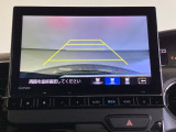 便利な3ビュー切り替え、ガイド線表示付きのバックカメラです。後退時、後方の視界をサポートします