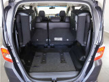 ◆シートアレンジ◆サードシートは跳ね上げ式。使用しない場合は荷室の拡大ができます。さらに広々なラゲージスペースの出来上がりです!