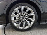 純正21インチアルミ!タイヤサイズは225/45R21です