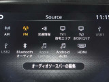 USBタイプA・タイプC・HDMI接続が可能です。Apple CarPlayやAndroid Auto連携機能もあります。携帯電話のワイヤレス充電にも対応。