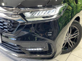 【LEDヘッドライト】悪天候や夜間走行時も良好な視界を確保し安心して運転できる高輝度LEDヘッドライトを装備!点灯速度が早く、消費電力も抑えられています。