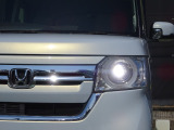 LEDヘッドライト搭載でしっかり明るく照らしてくれるので、夜間走行や不慣れな道でも安心です。