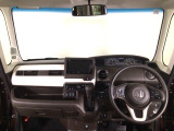 【前方視界】開放的な前方視界!運転がしやすく疲れにくいです♪窓が大きく、見通しがとっても良いおクルマですよ♪