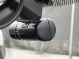 ドライブレコーダーは運転時はもちろんのこと、駐車場内でエンジンを切っている時でも当たった振動を元に電源が自動で入るので当て逃げ防止にもなります。