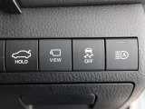 オートマチックハイビームとは、先行車や対向車のライトを認識し、ハイビームとロービームを自動で切り替える機能です。夜道の視界を確保します。詳細は販売店スタッフまでおたずねください。