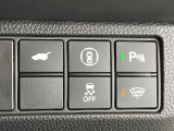【パワーバックドア】スマートキーや運転席のボタンを押すだけでリアゲートが自動で開閉します!荷物を持っている時や、高い位置にあるバックドアを閉める際に便利な機能です♪