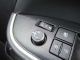 駐車時や狭い道でのすれ違い時に気を使うミラー。電動格納式ドアミラーはそんな時に便利です。