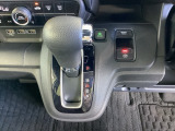 発進時から滑らかに加速する無段階変速のCVTはストップ&ゴーの多い街の中も快適です