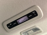 【リアオートエアコン】広い後部座席には必須の機能!風量や温度を自動で調整し前席と同様な車内環境にしてくれるリアオートエアコンを装備。夏の暑さも冬の寒さもストレスなく快適にお過ごしいただけます♪