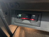 ◆純正ビルトインETC『グローブボックス内に綺麗に収納されています。御納車時には再セットアップを実施。マイレージ登録に関してもお気軽に担当営業までお尋ねくださいませ。』