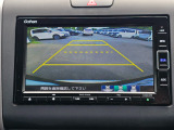 駐車時の安全確認をサポートするバックカメラも使用できます。インターナビで様々な情報を得ることもできます。