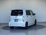 バックカメラが付いているのでバックでの車庫入れも安心です。