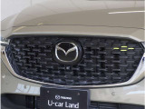 【フロントレーダーセンサー】フロントレーダーセンサーから送信される電波が前方車や障害物に反射し、もどってきた電波を検知することで制御しています。