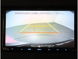 ガイドラインも表示されるバックカメラ映像!!
