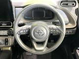 インテリアに合わせたデザインのステアリングは、運転される方のことも考え、運転しやすい形状、大きさです。是非一度、実際に触ってお確かめください。
