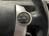 【ステアリングスイッチ】運転中に視線を前に向けたまま画面の操作できます。