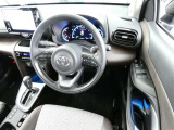 【運転席まわり】・・・ハンドルやシートなども隅々までクリーニング済み。キレイな車内でドライブがより一層快適にお楽しみいただけると思います。
