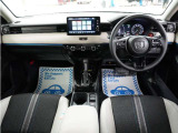 とても握りやすいステアリング!運転手の気持ちがそのまま伝わるかのような反応をしてくれます!小物入れや各ボタンの配置にこだわり、とても使いやすいです !視認性も良好なのでロングドライブもお任せ下さい!