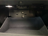 グローブボックス内にETC車載器を搭載しております。