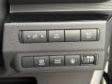 ブレーキペダルを踏み続けなくていい。オートブレーキホールド!ブレーキを踏んで停車した際、自動的にブレーキ力を保持します。ブレーキ力が保持されている時アクセルペダルを踏むと自動的にブレーキ解除されて発進