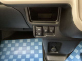 運転席、助手席にシートヒーターを装備。USB電源ソケットも装備しております。
