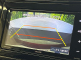 【バックカメラ】駐車時に後方がリアルタイム映像で確認できます。大型商業施設や立体駐車場での駐車時や、夜間のバック時に大活躍!運転スキルに関わらず、今や必須となった装備のひとつです!