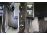MTモードを装備。CVT車でありながら、マニュアル感覚のシフトチェンジが可能です。また、気分や走行状況に合わせてECO・NORMAL・POWERを選べるドライブモードセレクトも装備されています。