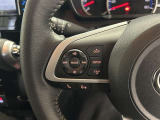 運転中、オーディオの操作をしてて、ハッとしたことはありませんか?ステアリングスイッチは、運転中でもハンドルでオーディオの操作が可能です。安全なドライブをサポートします。