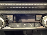 運転席と助手席にシートヒーターが付いています☆寒い時期に腰周りを温めてくれるので体全体が温まりやすいのは勿論、暖房と違い顔に風が当たらないので、乾燥肌やドライアイの方でも大丈夫☆
