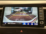 【バックカメラ】 駐車時に車両後方の様子を見ることができるので、運転の不安を軽くします。