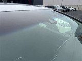 【ホンダセンシング】走行中に前方の車両等を認識し、衝突しそうな時は警報とブレーキで衝突回避と被害軽減をアシスト。より安全にドライブをお楽しみいただけます。