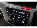 運転席と助手席の温度設定の変更が可能な左右独立タイプのデュアルエアコンです♪♪♪暑がりな人・寒がりな人も誰もが車内を快適にお過ごしいただけます♪♪♪