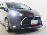 高輝度で点灯速度が速く、しかも消費電力の少ないLEDヘッドライトが装備されています!LEDの明るい光が走行中の視界の確保をサポートして、夜のドライブがより楽しく安全に運転できます♪